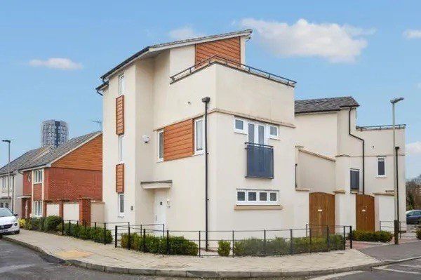 Hattersley Way, Leicester LE2  