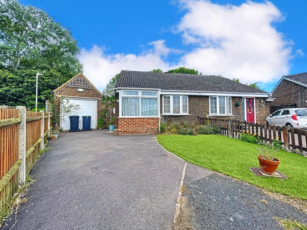2 bed semidetached bungalow for sale in Midsummer Road, Snodland, Kent