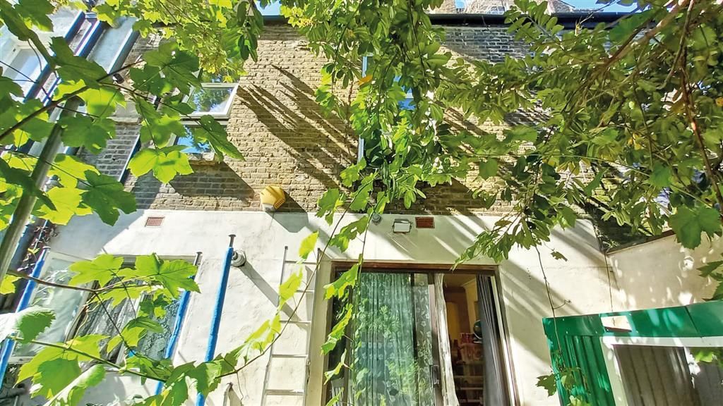 2 bed property for sale in Lewisham Way, London SE4, £295,000 Zoopla