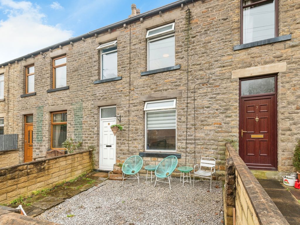 3 bed terraced house for sale in Fairfield Terrace, Cleckheaton BD19, £