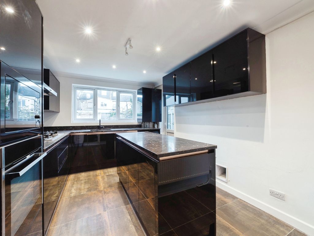 3 bed terraced house for sale in Leslie Road, Leyton E11, £600,000 Zoopla