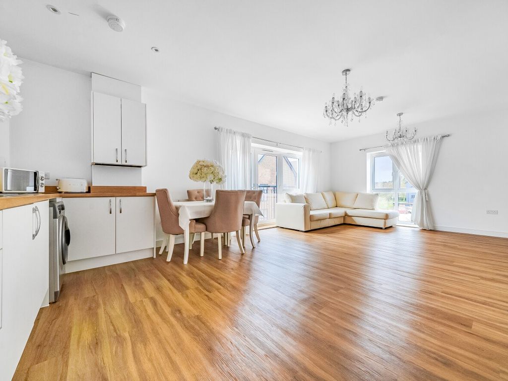 2 bed flat for sale in Nottingham Drive, Kings Hill, West Malling ME19, £110,000 Zoopla