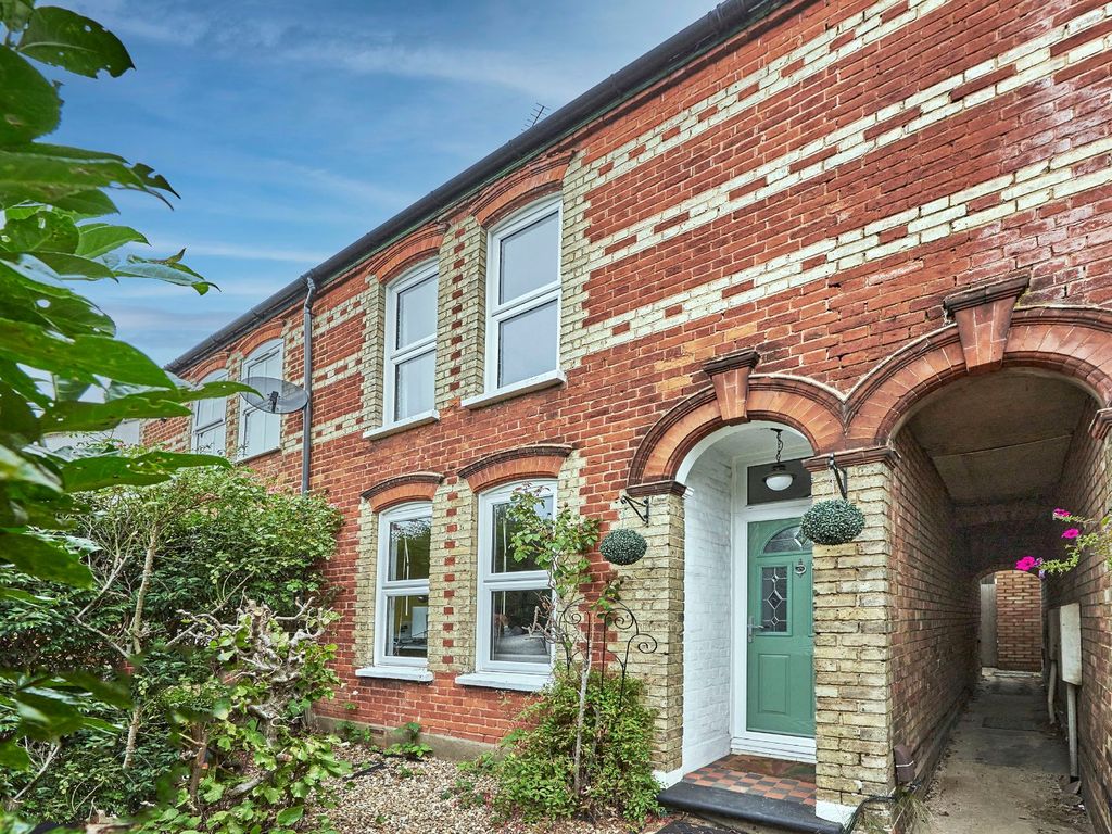 3 bed terraced house for sale in Lower Luton Road, Harpenden