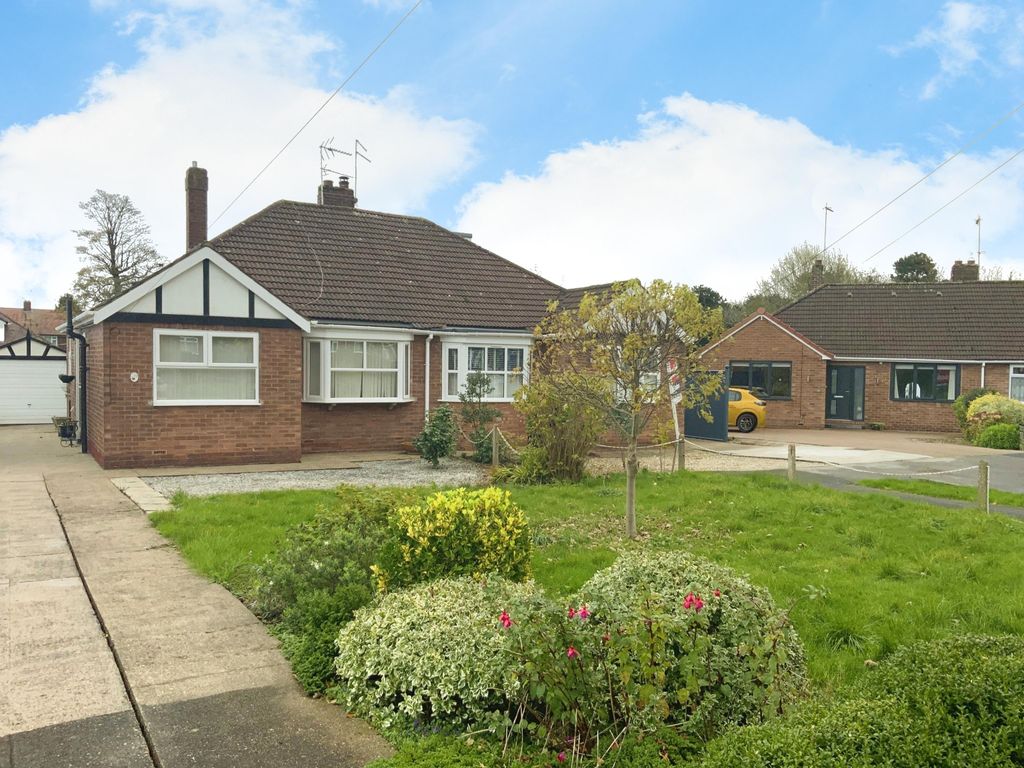 2 bed semidetached bungalow for sale in Voases Close, Anlaby, Hull