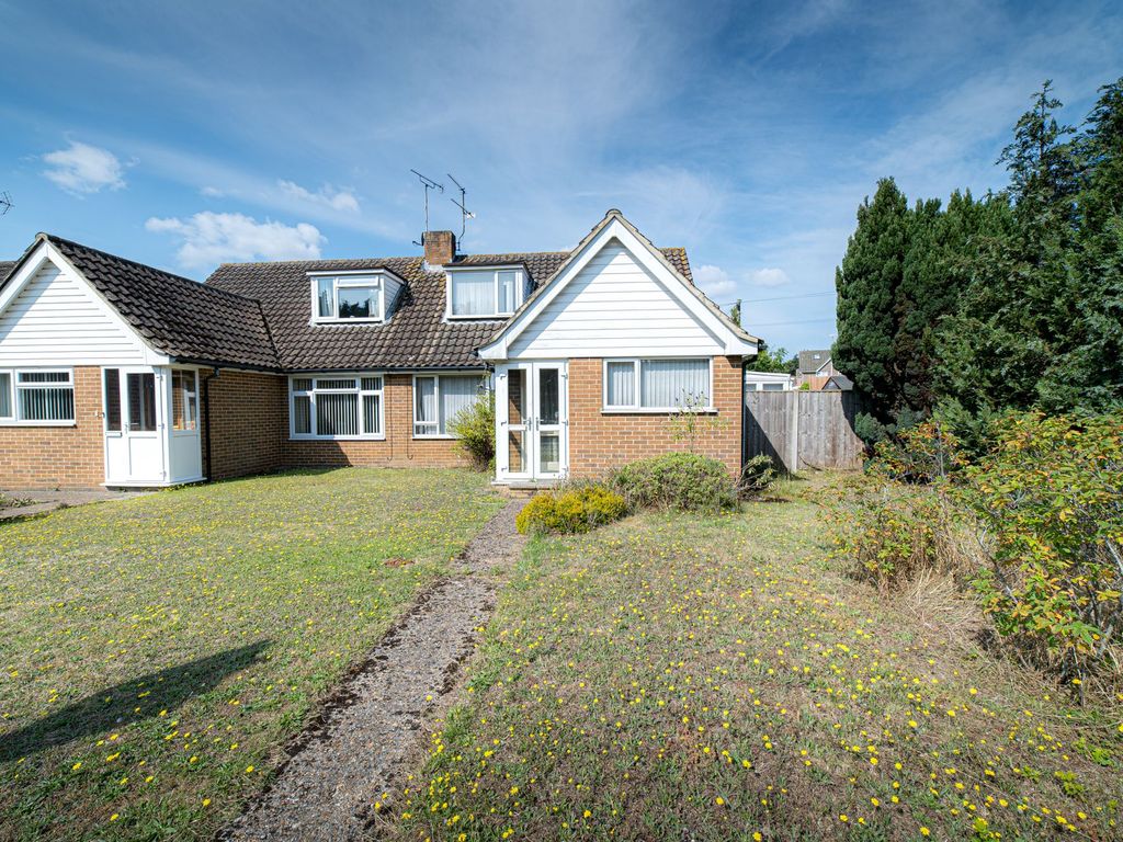 3 bed semidetached house for sale in Yeoman Gardens, Willesborough
