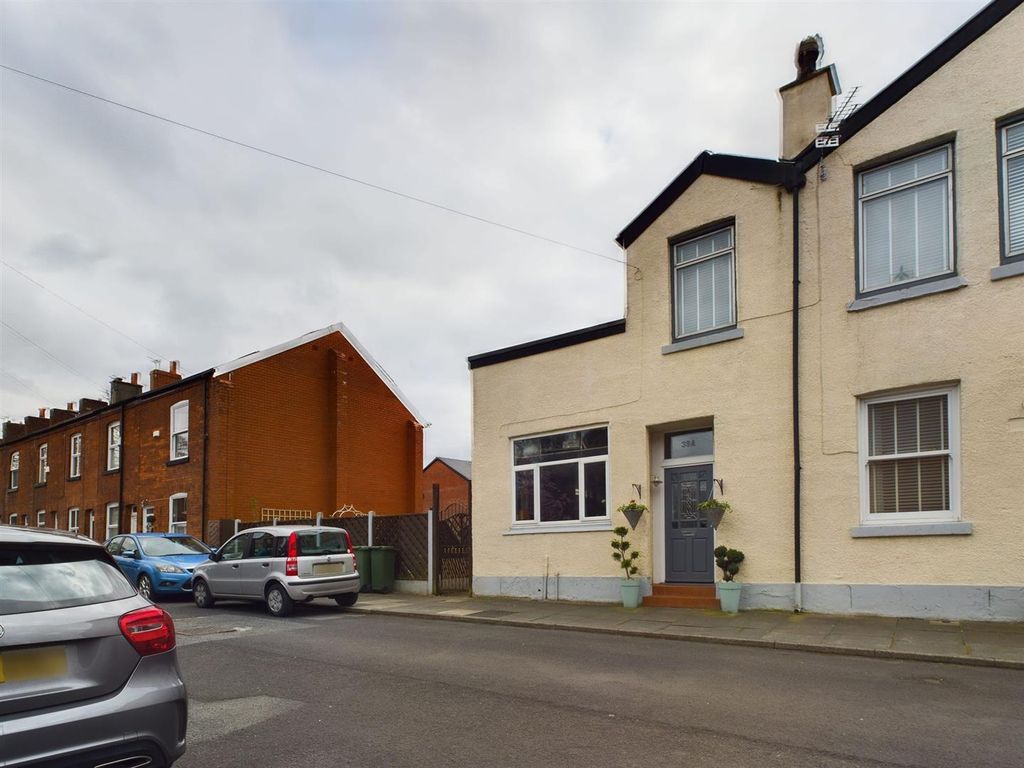 Property for sale in Stockport Road, Gee Cross, Hyde SK14 Zoopla