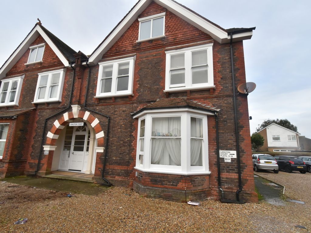 1 bed flat to rent in Langton Road, Worthing, West Sussex BN14, £850