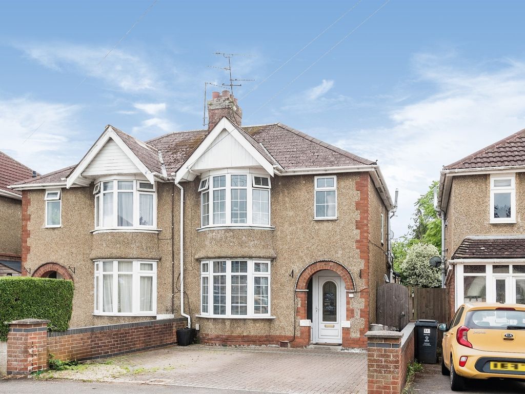 4 bed semidetached house for sale in Churchward Avenue, Swindon SN2, £