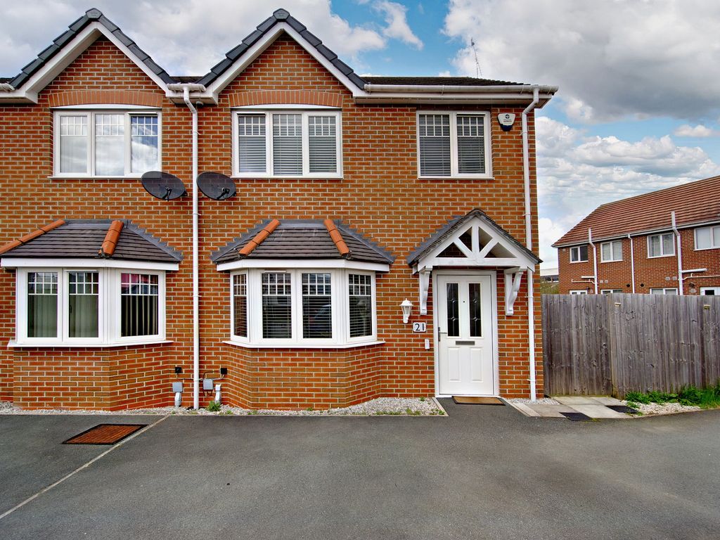 3 bed semidetached house for sale in Garden Village, Saltney, Chester