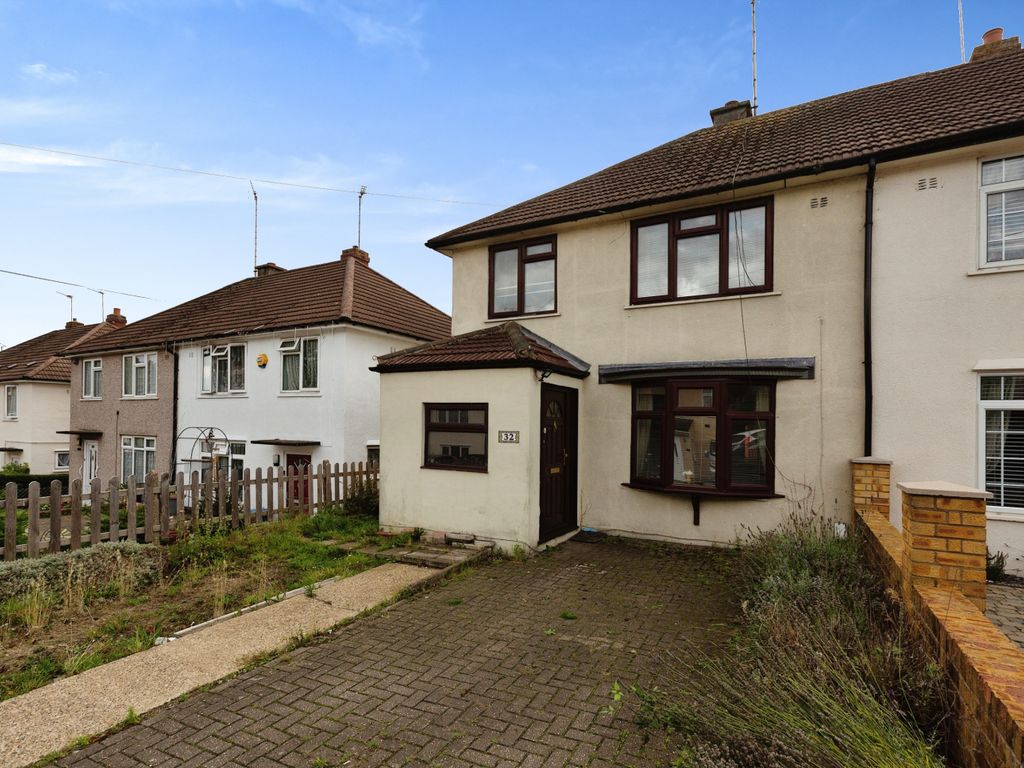 3 bed semidetached house for sale in Leechcroft Avenue, Swanley, Kent