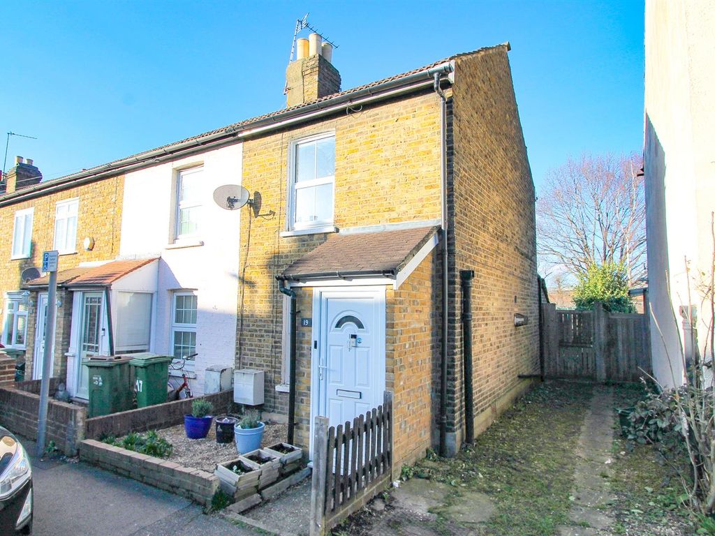 2 bed end terrace house for sale in Richmond Road, Beddington, Croydon