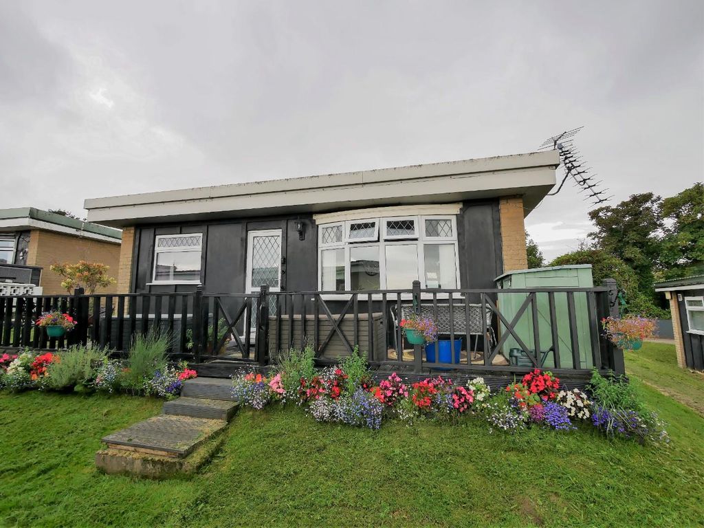 2 bed chalet for sale in Lavernock Point, Fort Road, Lavernock, Penarth