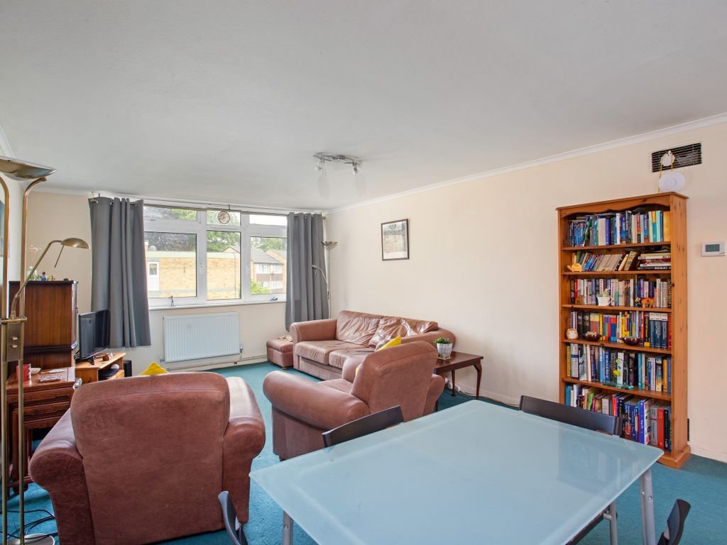 3 bed flat to rent in Laleham Court, Chobham Road, Horsell, Woking GU21