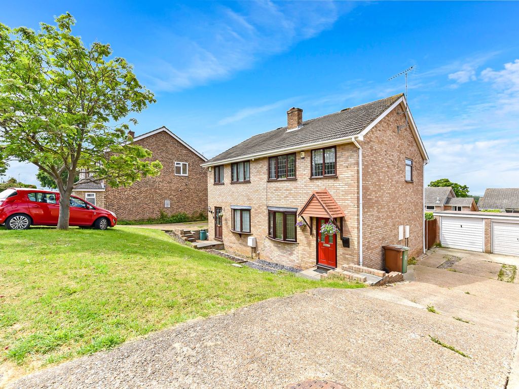 3 bed semidetached house for sale in Brookmead Road, Cliffe Woods