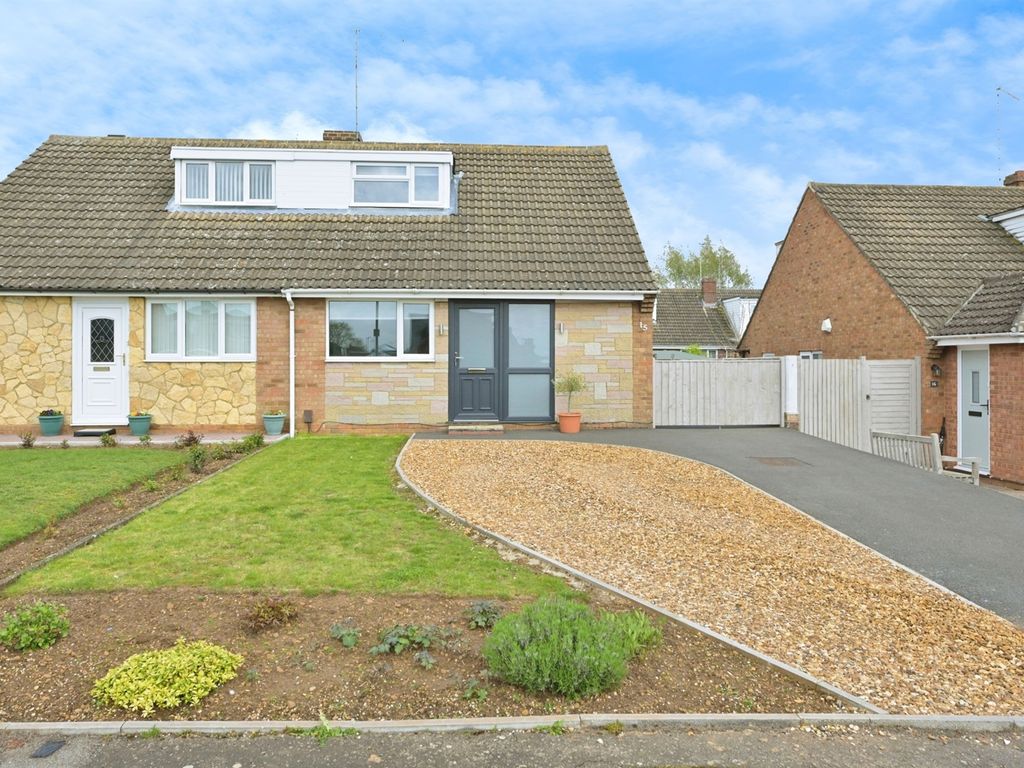 3 bed semidetached house for sale in Haycroft Walk, Kingsthorpe