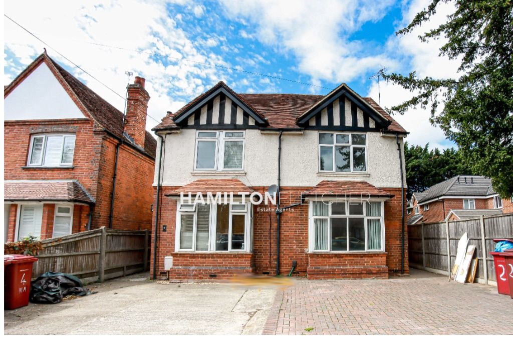 5 bed detached house to rent in Northumberland Avenue, Reading RG2, £