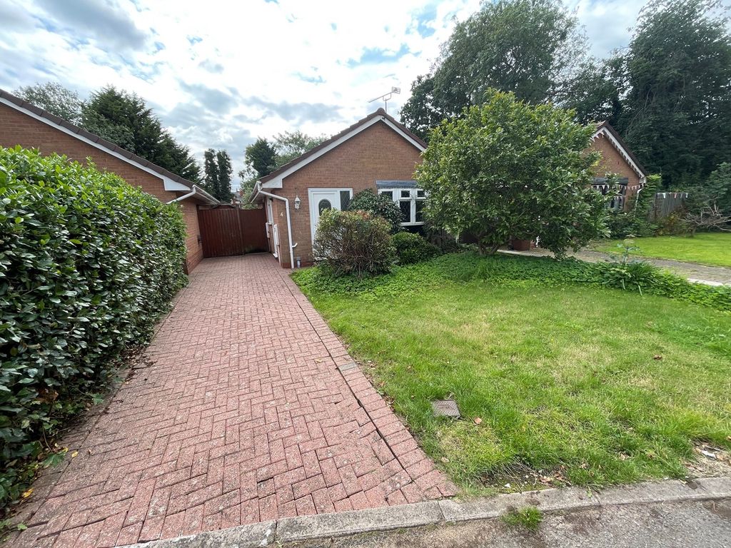 2 bed bungalow for sale in All Saints Croft, BurtonOnTrent DE14, £