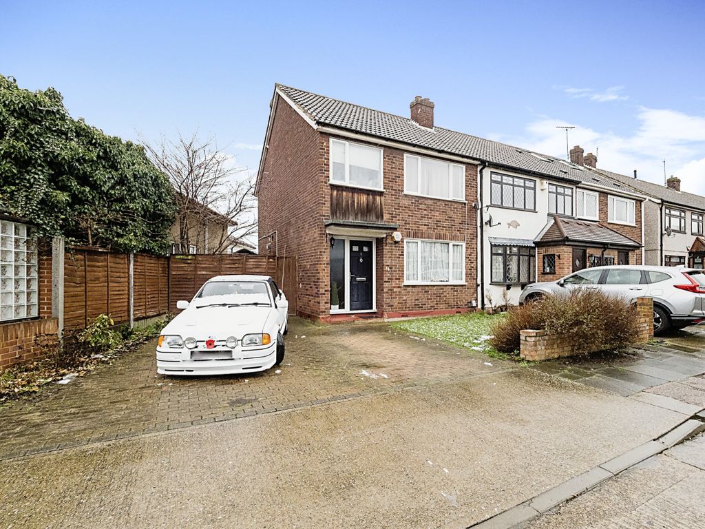 3 bed semidetached house for sale in St. Matthews Close, Rainham RM13