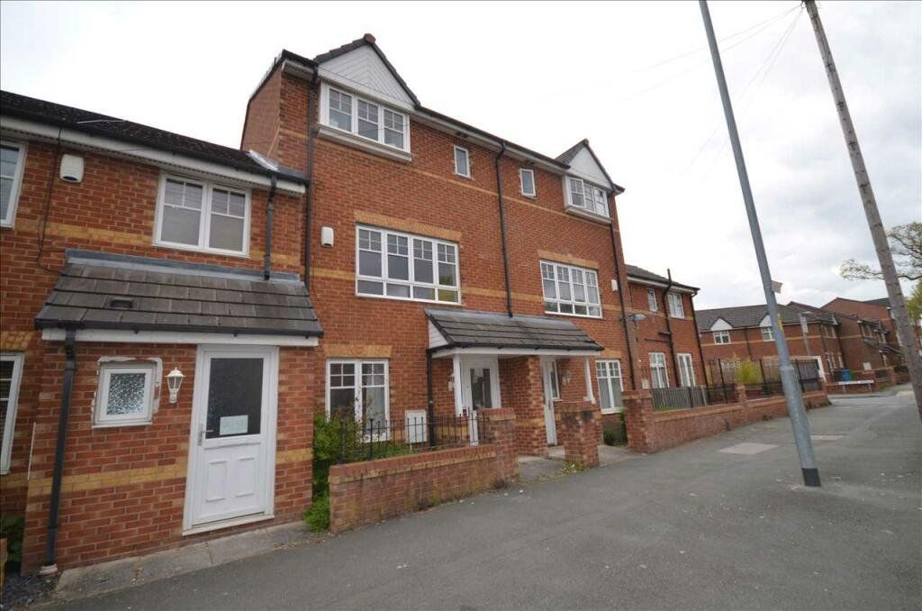 Room to rent in Woodhouse Lane, Wythenshawe M22, £465 pcm Zoopla