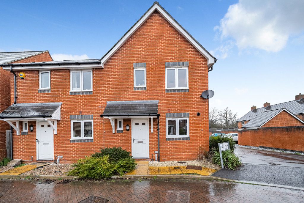 3 bed semidetached house for sale in Fawn Drive, Three Mile Cross, Reading, Berkshire RG7, £