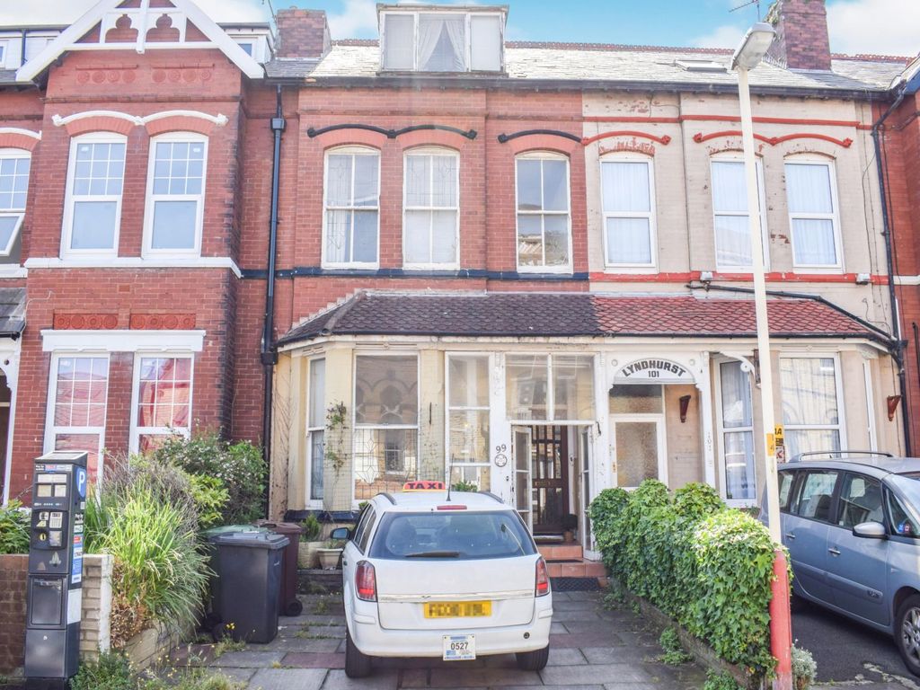 6 bed terraced house for sale in King Street, Southport PR8, £235,000