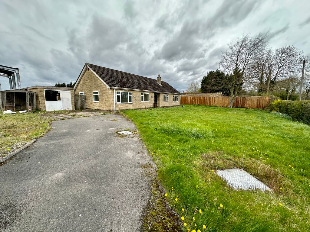 3 bed detached bungalow for sale in Willow Bridge Lane, Braithwaite