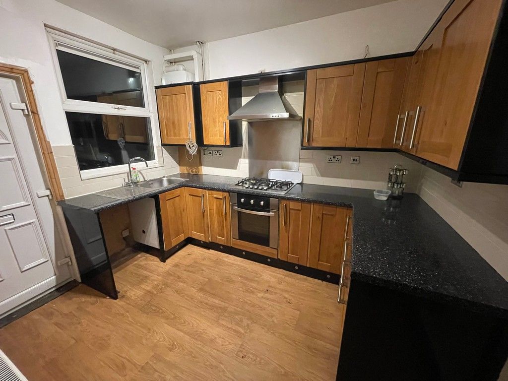 3 bed terraced house to rent in Wade Street, Sheffield S4, £700 pcm