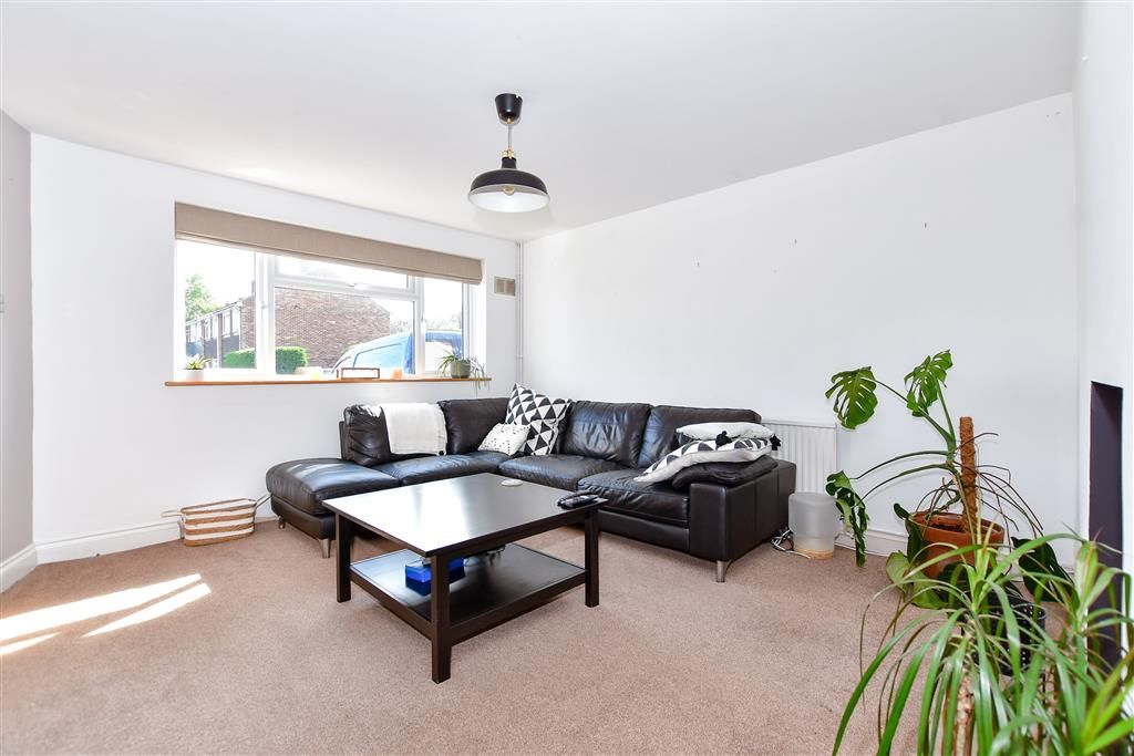 3 bed semidetached house for sale in Pippin Close, Coxheath, Maidstone