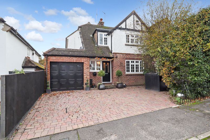 3 bed property for sale in Poplar Avenue, Windlesham GU20, £795,000