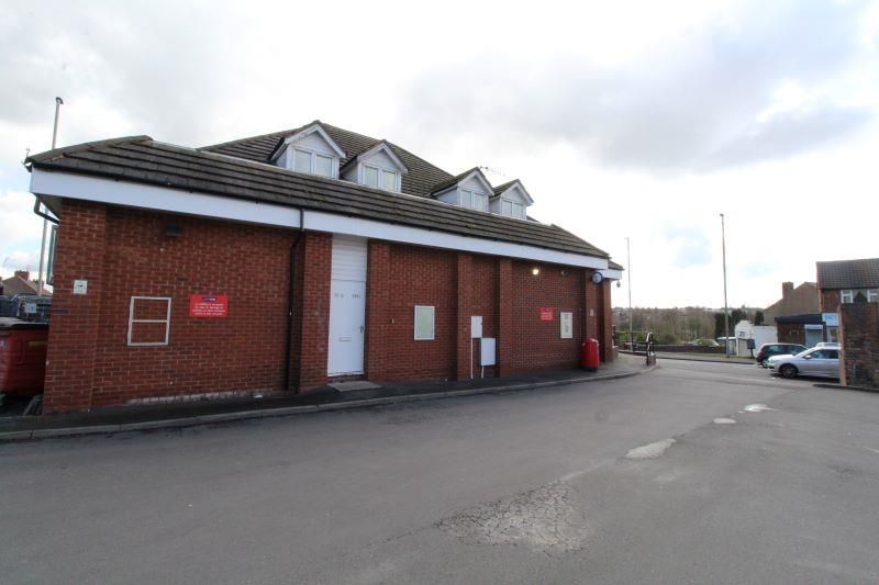 2 bed flat to rent in Commonside, Brierley Hill DY5, £625 pcm