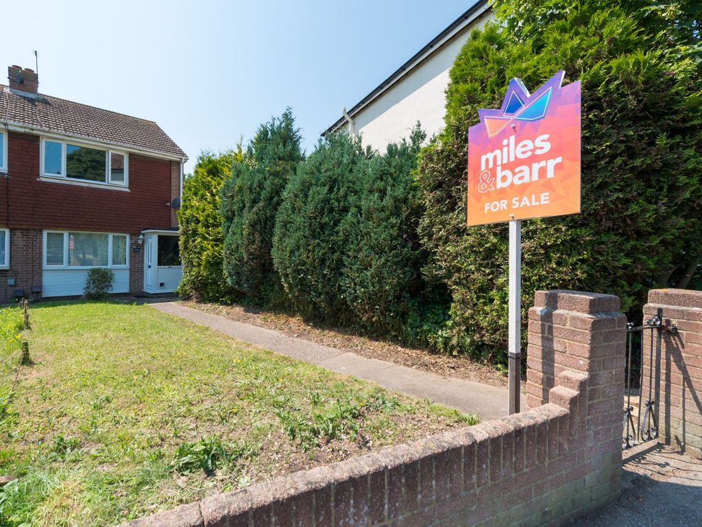 2 bed end terrace house for sale in Clements Road, Ramsgate CT12, £