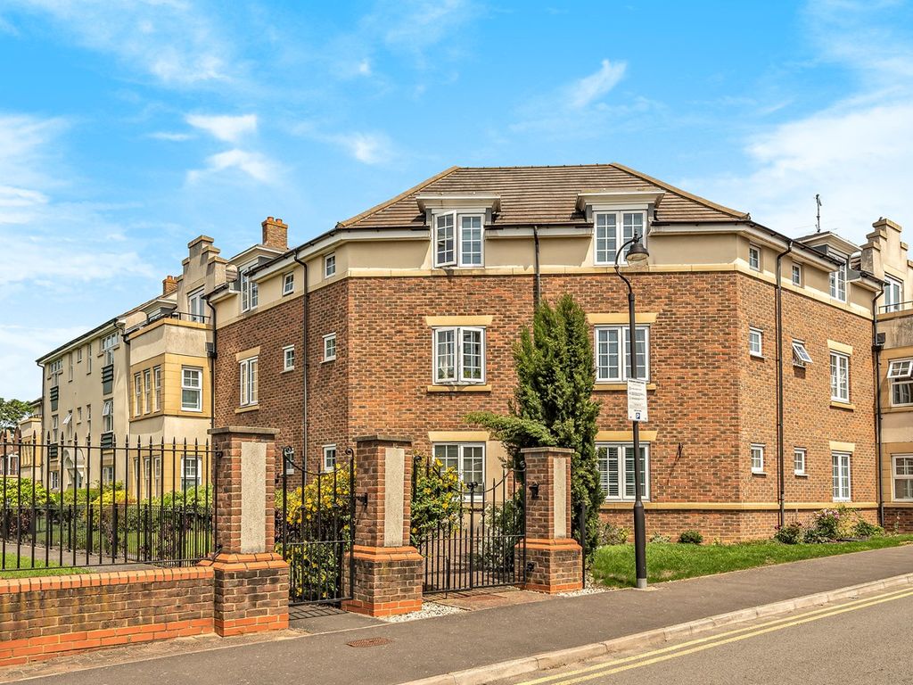 2 bed flat for sale in The Hawthorns, Flitwick MK45, £225,000 Zoopla