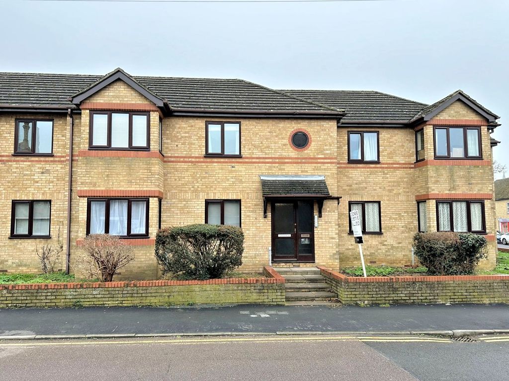 2 bed flat to rent in Avenue Road, St. Neots PE19, £925 pcm Zoopla