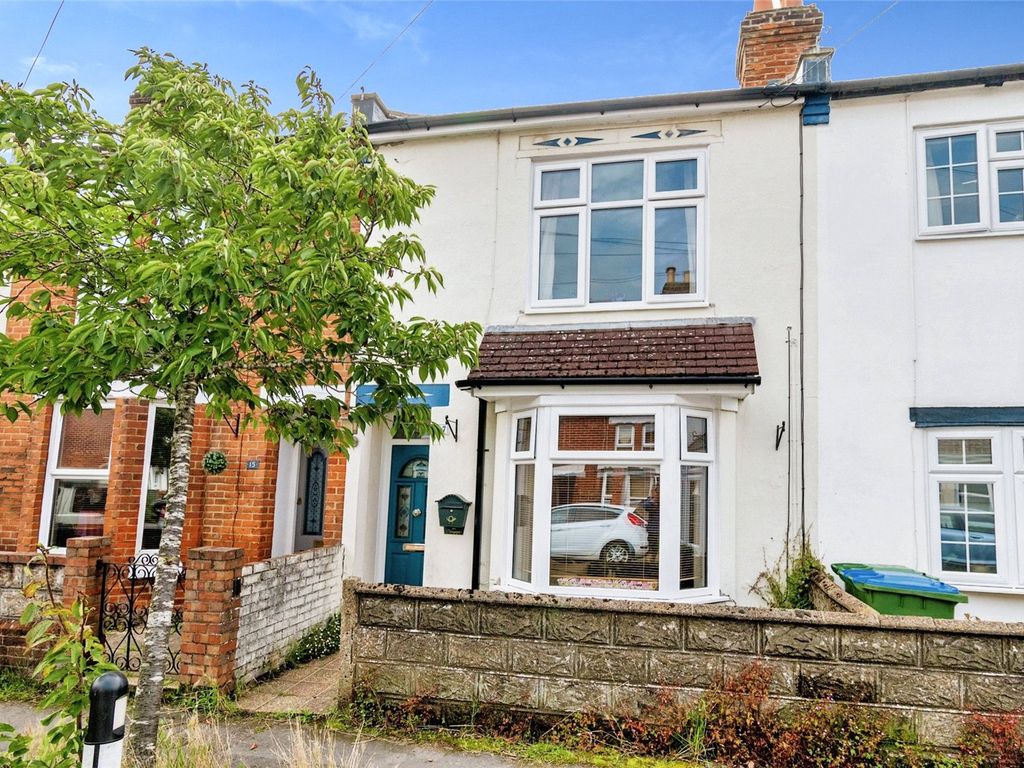 3 bed terraced house for sale in York Road, Shirley, Southampton