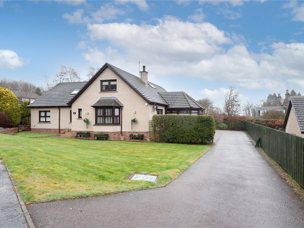 6 bed detached house for sale in Manse Road, Hillside, Montrose DD10, £