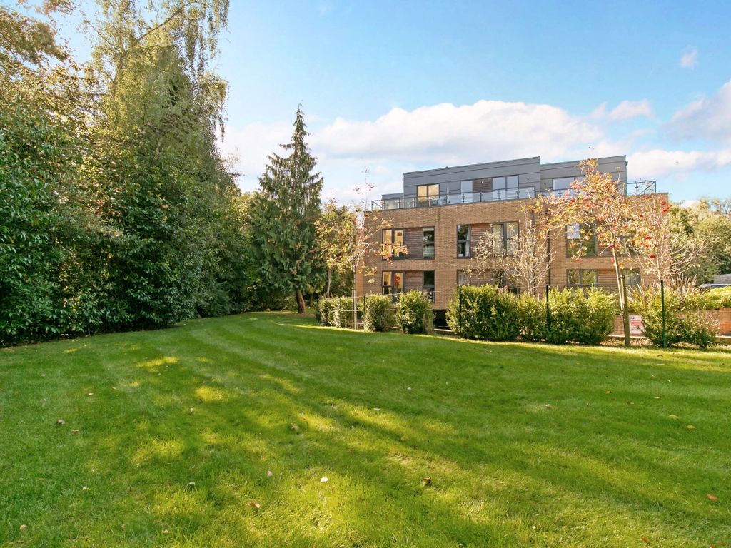 2 bed flat to rent in Dunorlan Park, Pembury Road, Tunbridge Wells TN2