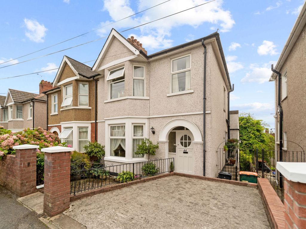 3 bed semidetached house for sale in Tennyson Road, Newport NP19, £