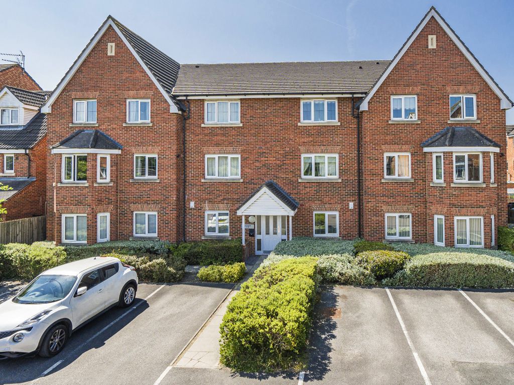 2 bed flat for sale in Pavilion Gardens, Farsley, West Yorkshire LS28