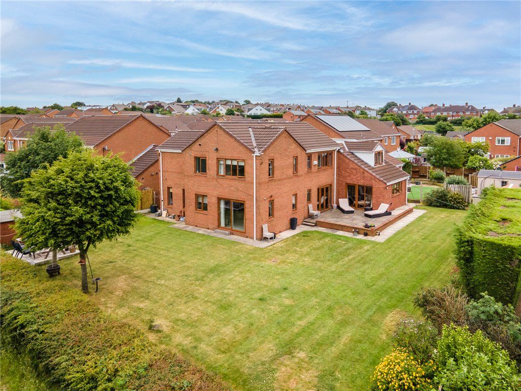 4 bed detached house for sale in Hill Top View, Tingley, Wakefield, West Yorkshire WF3 Zoopla