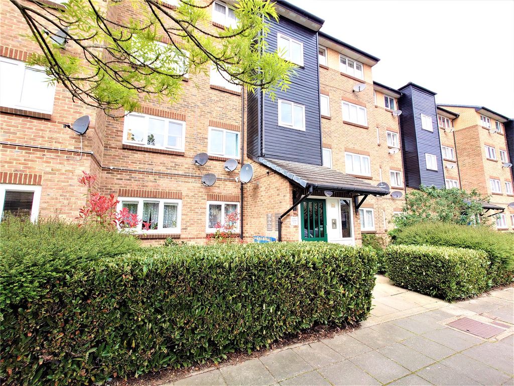 2 bed flat for sale in Cubitt Square, Southall, Greater London UB2 Zoopla