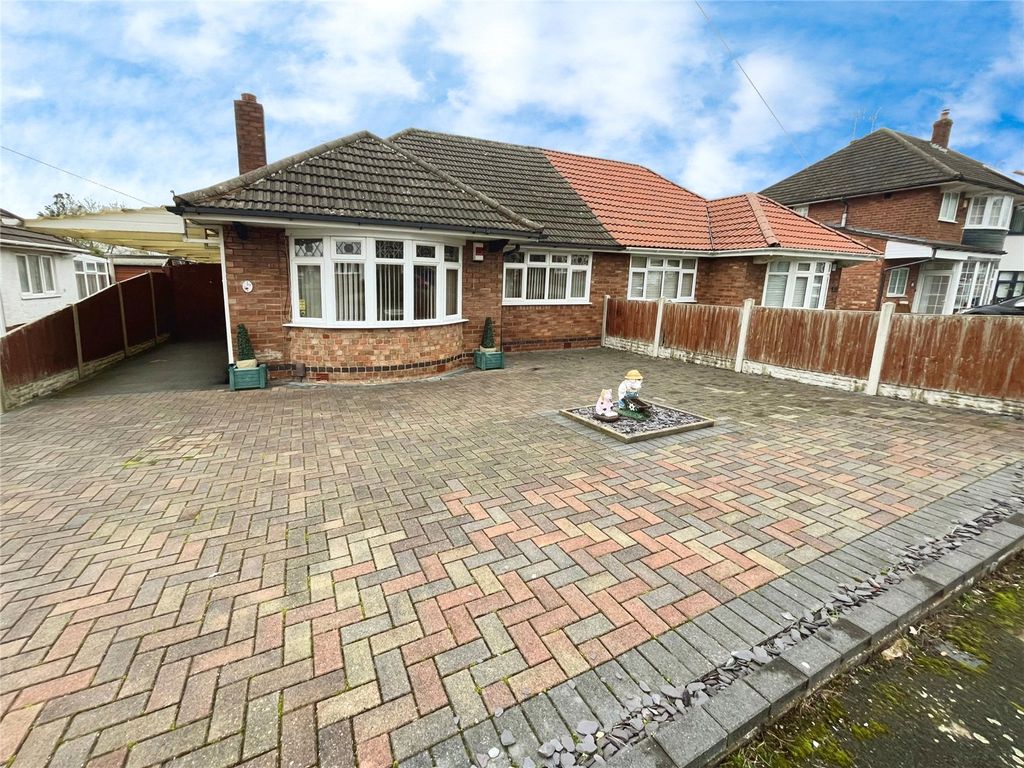 2 bed bungalow for sale in Amberley Avenue, Bulkington, Bedworth