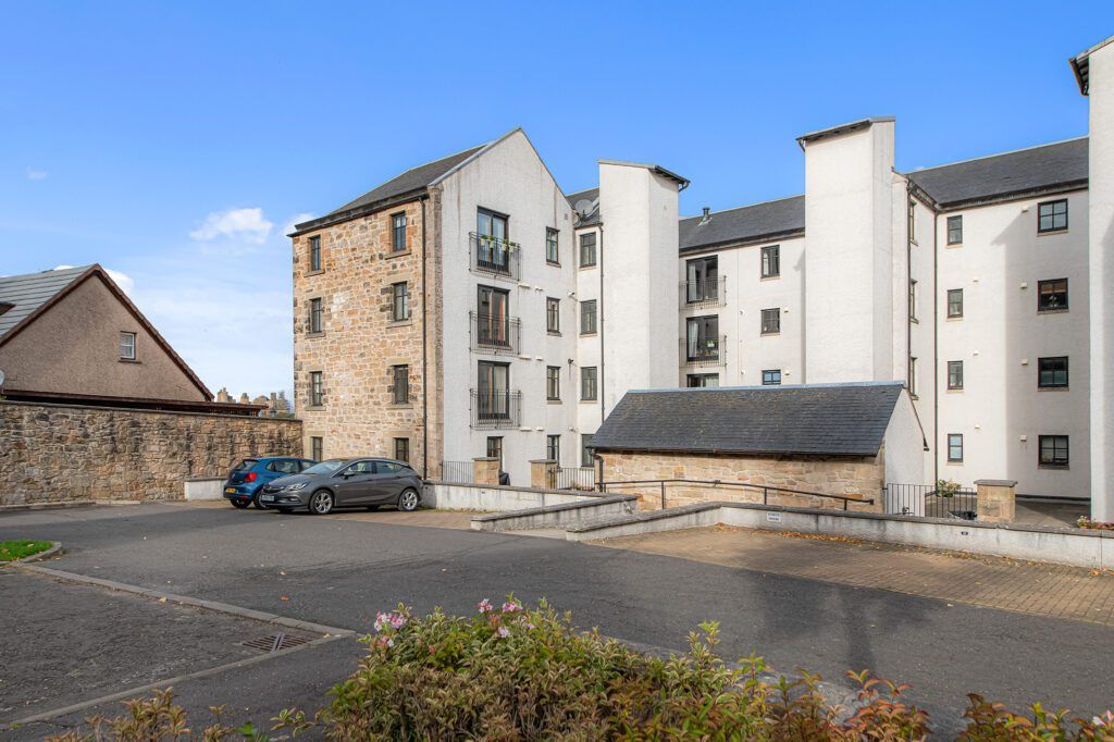 2 bed flat for sale in St Magdalenes, Linlithgow EH49, £225,000 Zoopla