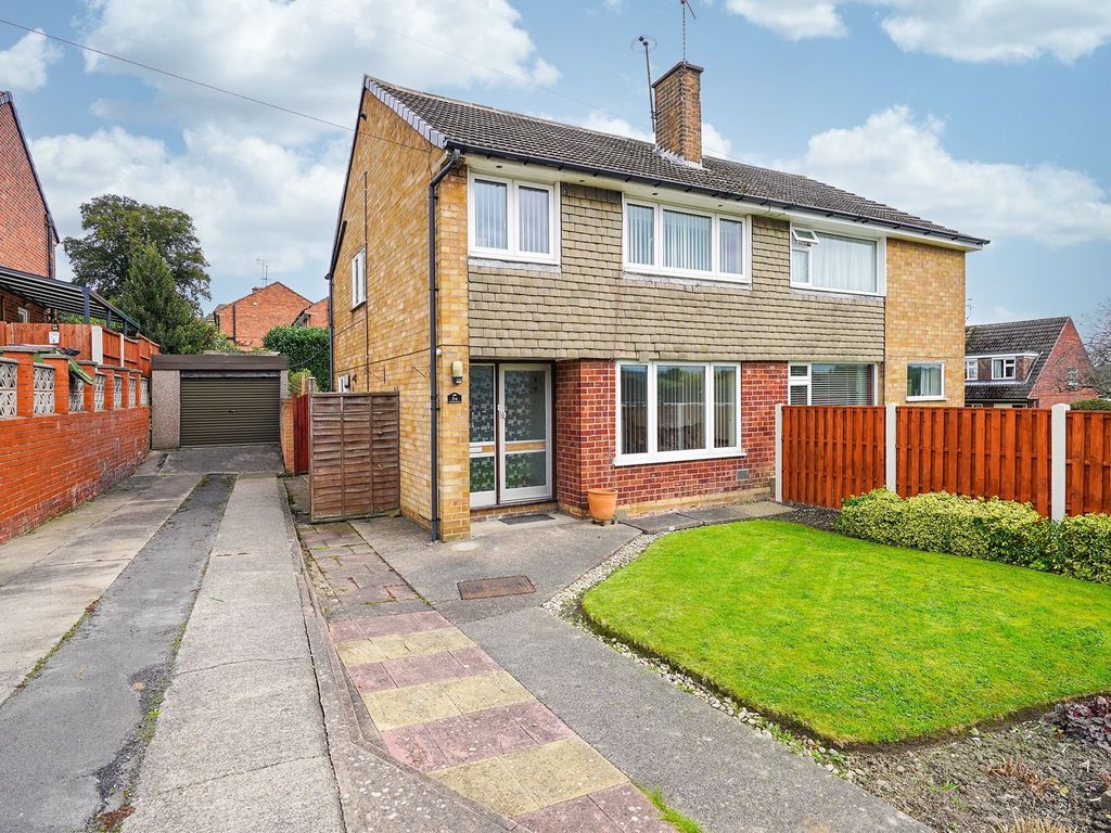 3 bed semidetached house for sale in Deerlands Road, Wingerworth S42