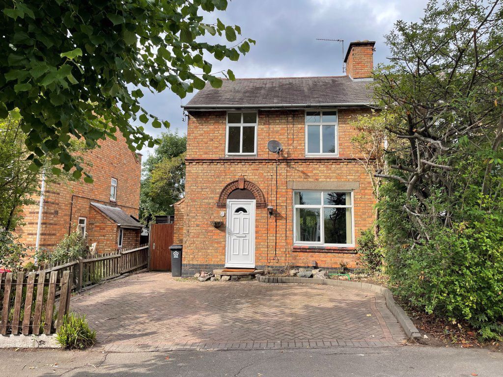 3 bed property to rent in Knighton Lane East, Knighton Fields