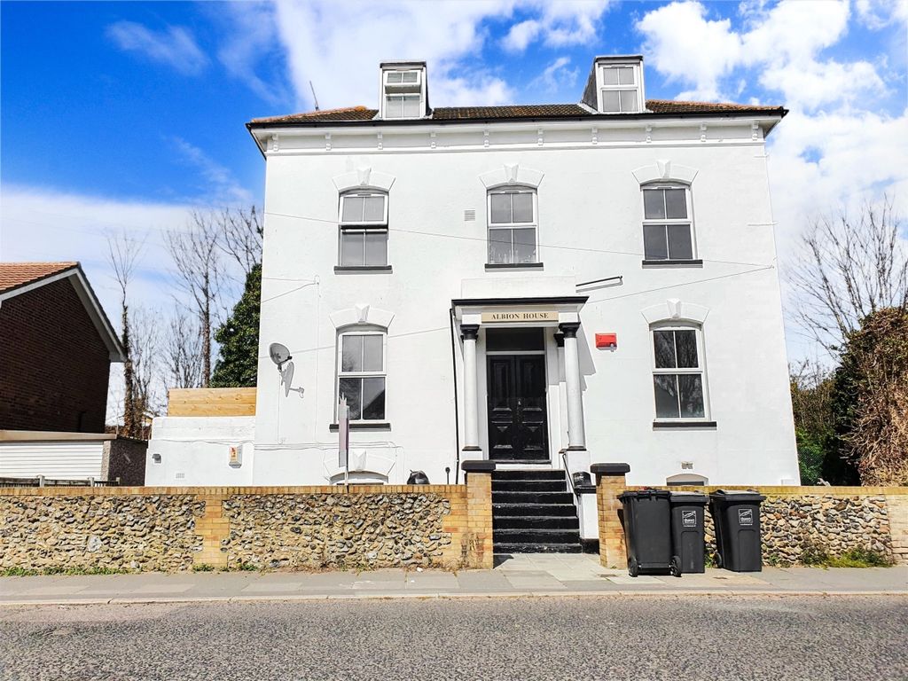 1 bed flat to rent in Albion Road, Broadstairs CT10, £700 pcm Zoopla