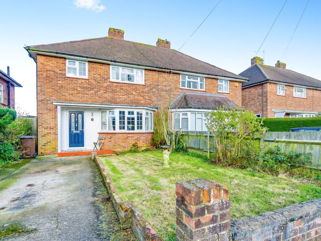 3 bed semidetached house for sale in Avenue, Coulsdon CR5, £