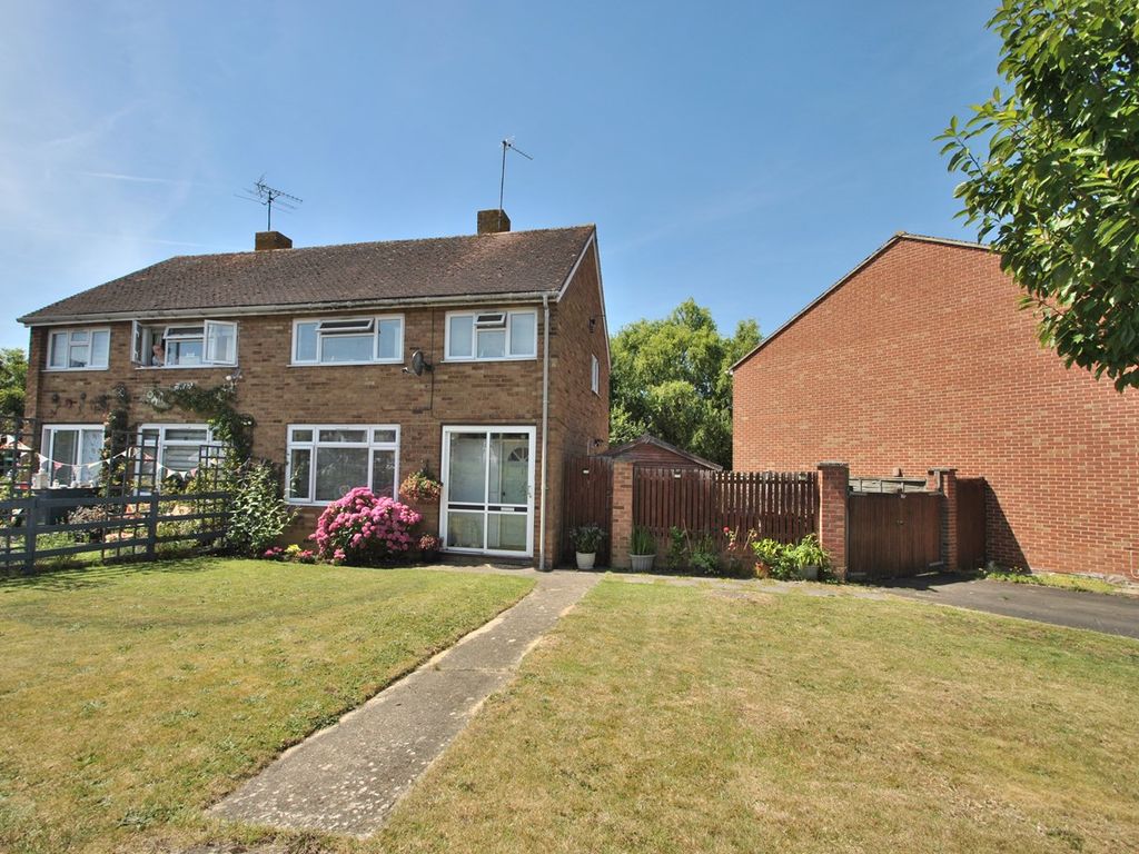 3 bed semidetached house for sale in Crown Drive, Cleeve