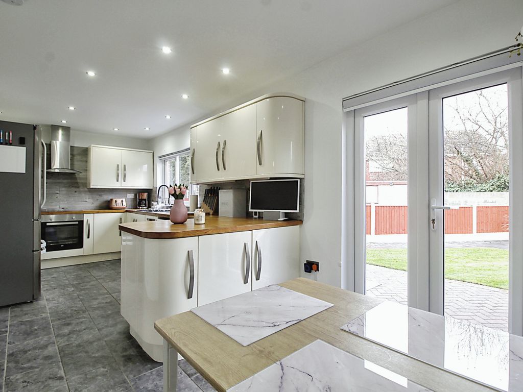 3 bed terraced house for sale in Cheviot Drive, Scawthorpe, Doncaster