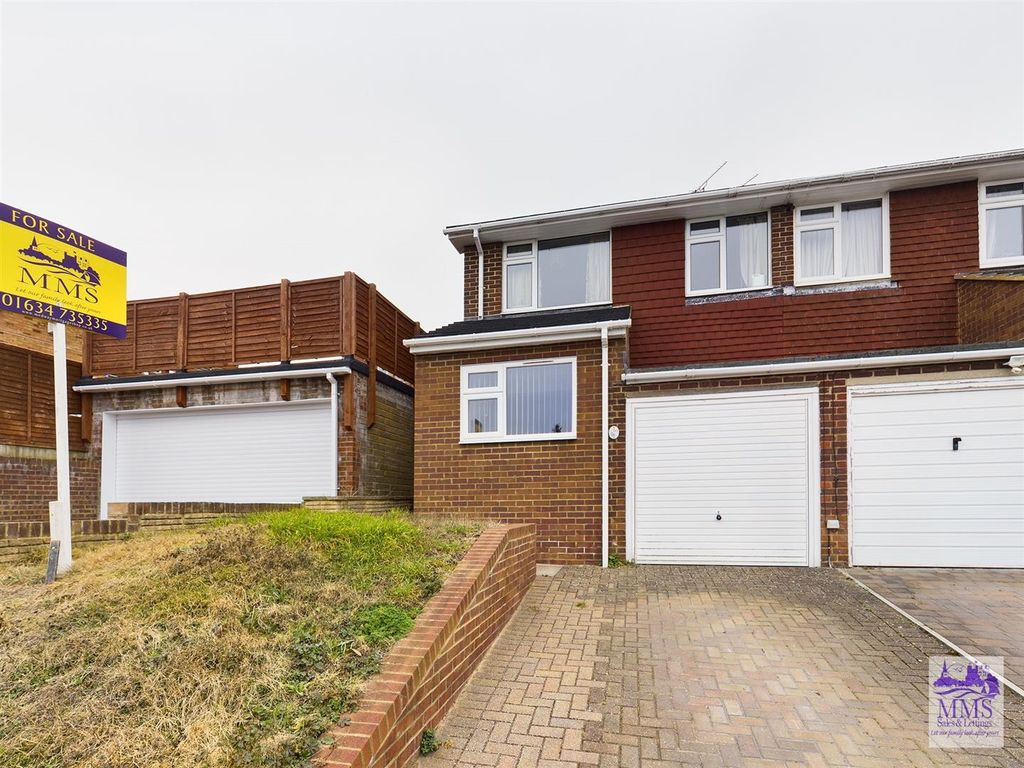 3 bed semidetached house for sale in Charles Drive, Cuxton, Rochester
