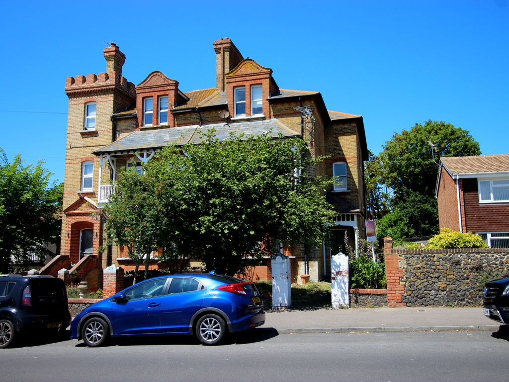 2 bed flat for sale in Westgate Bay Avenue, WestgateOnSea CT8 Zoopla